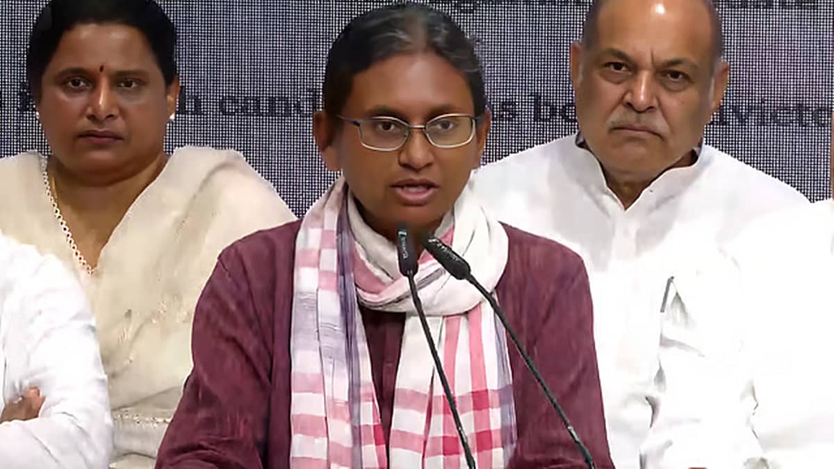 'ವೋಟ್ ಚೋರಿ' ನಂತರ ಬಿಜೆಪಿಯ ಕುತಂತ್ರ ಈಗ 'ಪಕ್ಷ ಚೋರಿ'ಯತ್ತ: ಮೀನಾಕ್ಷಿ ನಟರಾಜನ್