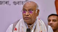 ಜಾಗತಿಕ ಕಚ್ಚಾ ತೈಲದ ಬೆಲೆ ಇಳಿದಿದ್ದರೂ, ಕೇಂದ್ರ ಸರ್ಕಾರ ಯಾಕೆ ಇಂಧನ ದರ ಇಳಿಸಿಲ್ಲ- ಖರ್ಗೆ ವಾಗ್ದಾಳಿ