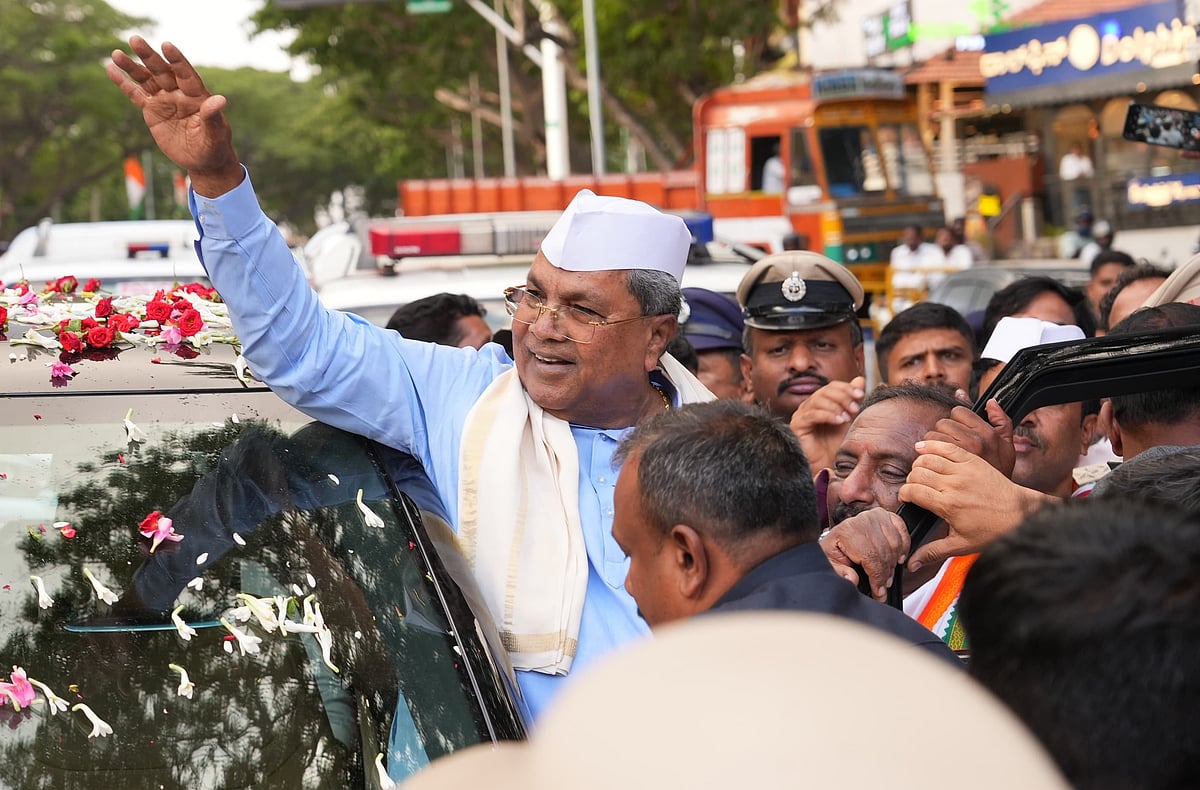 ತವರಿನಲ್ಲಿ ಸಿದ್ದರಾಮಯ್ಯಗೆ ಭರ್ಜರಿ ಸ್ವಾಗತ: ಕಾಂಗ್ರೆಸ್ ನಾಯಕರೊಂದಿಗೆ ಮಾಜಿ ಸಿಎಂ ಭರ್ಜರಿ ಬಾಡೂಟ-Video