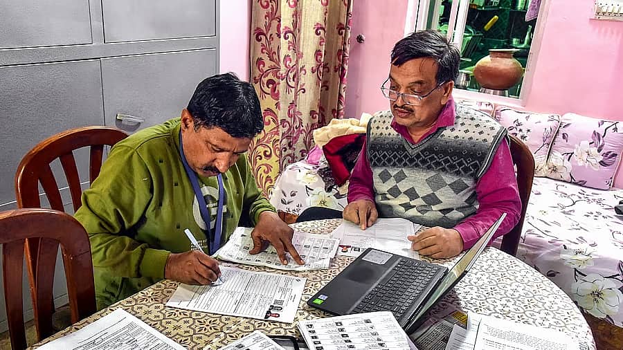 ಕರ್ನಾಟಕದಲ್ಲಿ SIR: ಮನೆ ಮನೆಗೆ ತೆರಳಿ ಮತದಾರರ ಗಣತಿ ಇಂದು ಆರಂಭ; Video