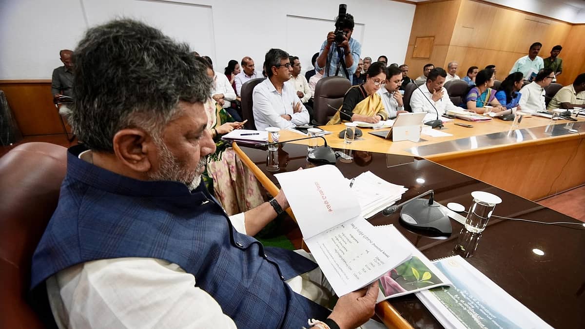 ಬಾಕಿ ಉಳಿದ ಯೋಜನೆಗಳಿಗೆ ತ್ವರಿತ ಅನುಮೋದನೆ ನೀಡಿ: ಅರಣ್ಯ ಇಲಾಖೆ ಅಧಿಕಾರಿಗಳಿಗೆ ಸಿಎಂ ಡಿ.ಕೆ ಶಿವಕುಮಾರ್ ಸೂಚನೆ