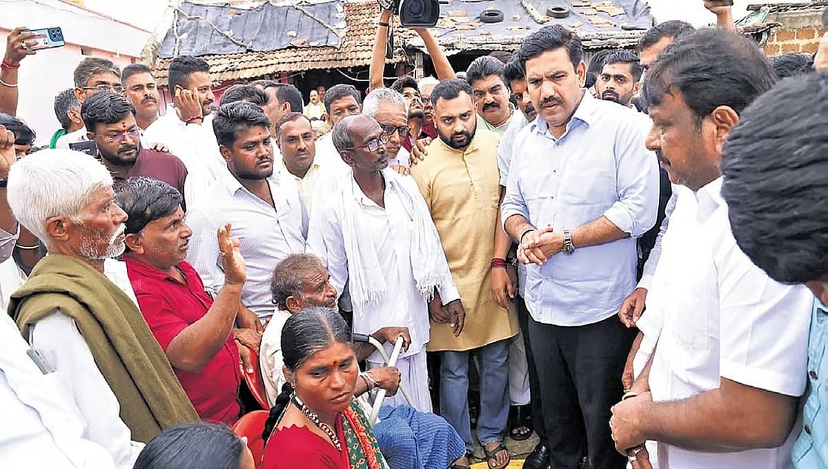 ಹಾವೇರಿ: ಗೂಳಿ ಓಟದ ಕಾರ್ಯಕ್ರಮದಲ್ಲಿ ಪಟಾಕಿ ಸಿಡಿಸುವ ಸಂಬಂಧ ಗುಂಪು ಘರ್ಷಣೆ, 8 ಮಂದಿಗೆ ಗಾಯ