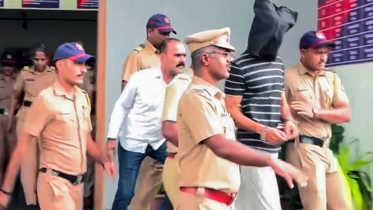 ‘ಸಿಯಾ ಸಿಗ್ನಲ್ ಕೊಟ್ಟಳು, ಇಬ್ಬರೂ ಸೇರಿ ಕೇತನ್ನನ್ನು ತಳ್ಳಿದೆವು’: ಲೋಹಗಢ ಕೋಟೆಯಲ್ಲಿ ಕೊಲೆ ದೃಶ್ಯ ಮರುಸೃಷ್ಟಿ ವೇಳೆ ಆರೋಪಿ ಪ್ರಿಯಕರ ಚೇತನ್!