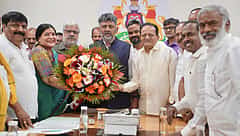 ಕನ್ನಡ ಚಿತ್ರರಂಗದ ಉಳಿವಿಗಾಗಿ ‘ಸರ್ಕಾರಿ OTT ಆರಂಭಿಸಿ’: CM ಶಿವಕುಮಾರ್ ಗೆ ಚಲನಚಿತ್ರ ವಾಣಿಜ್ಯ ಮಂಡಳಿ ಮನವಿ