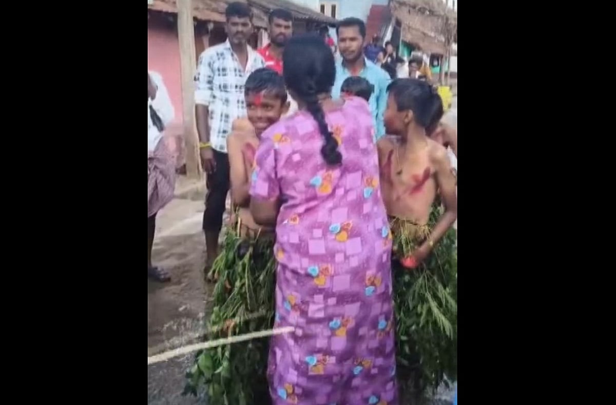 ಮುಂಗಾರು ಮಳೆ ಕೊರತೆ: ಮೈಸೂರಿನಲ್ಲಿ ವರುಣನಿಗೆ ಕಪ್ಪೆ ಮೆರವಣಿಗೆ ಹೊರಟ ಮಕ್ಕಳು-Video