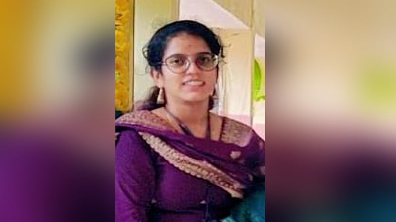 SIR ಪ್ರಕ್ರಿಯೆಗೆ ತೆರಳುತ್ತಿದ್ದಾಗ ಅಪಘಾತ: ಗ್ರಾಮ ಆಡಳಿತ ಅಧಿಕಾರಿ ಪರಿಸ್ಥಿತಿ ಗಂಭೀರ!