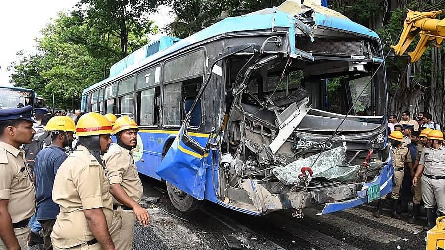 ಬೆಂಗಳೂರು: ವಾಯು ವಜ್ರ-ಬಿಎಂಟಿಸಿ ಬಸ್ಸುಗಳ ಡಿಕ್ಕಿ, ಗಾಯಾಳುಗಳ ಚಿಕಿತ್ಸಾ ವೆಚ್ಚ ಸರ್ಕಾರ ಭರಿಸುತ್ತದೆ: ಸಚಿವ ಭೈರತಿ ಸುರೇಶ್; Video