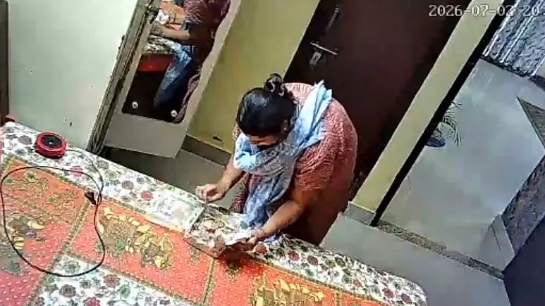 ಚಿನ್ನಾಭರಣ ಕದ್ದು ಸಿಕ್ಕಿಬಿದ್ದ ಮಹಿಳೆ; ಬಟ್ಟೆ ಕಳಚುವುದಾಗಿ ಮನೆ ಮಾಲೀಕರಿಗೆ ಬೆದರಿಕೆ! ದೂರು ದಾಖಲು