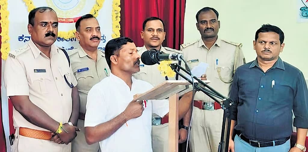ಕೈದಿಗಳ ಬಾಯಲ್ಲಿ ಸ್ವಚ್ಛತೆಯ ಹಾಡು: ಶಿವಮೊಗ್ಗ ಕಾರಾಗೃಹ ಜೈಲುಹಕ್ಕಿಗಳಿಂದ ನೂತನ ಪ್ರಯೋಗ