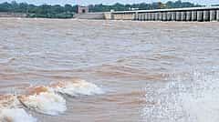 ಮಹಾರಾಷ್ಟ್ರದಲ್ಲಿ ಮಳೆ: ಅಪಾಯದ ಮಟ್ಟದಲ್ಲಿ ಉಕ್ಕಿ ಹರಿಯುತ್ತಿರುವ ಕೃಷ್ಣಾ ನದಿ; ಗಡಿ ತಾಲೂಕುಗಳಲ್ಲಿ ಪ್ರವಾಹ ಪರಿಸ್ಥಿತಿ!