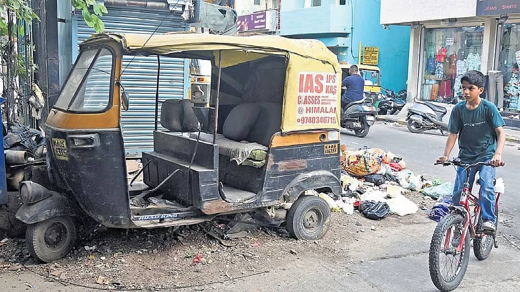 ಬೆಂಗಳೂರಿಗರೇ ಗಮನಿಸಿ! Footpath ಮೇಲೆ ನಿಲ್ಲಿಸಿದ ವಾಹನ ಜಪ್ತಿಗೆ GBA ಮುಂದು; ನಾಳೆಯಿಂದಲೇ ಕಠಿಣ ನಿಯಮ ಜಾರಿ..!