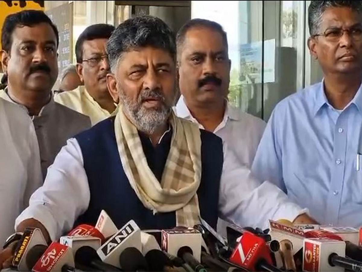 'ಚಿಂತೆ ಬೇಡ, ನಿಮ್ಮೊಂದಿಗೆ ಮಾತನಾಡದೆ ನಾವು ಹೋಗುವುದಿಲ್ಲ': ಪ್ರವಾಸದ ವೇಳೆ ಸಿಎಂ ಡಿ.ಕೆ ಶಿವಕುಮಾರ್ ಅಭಯ