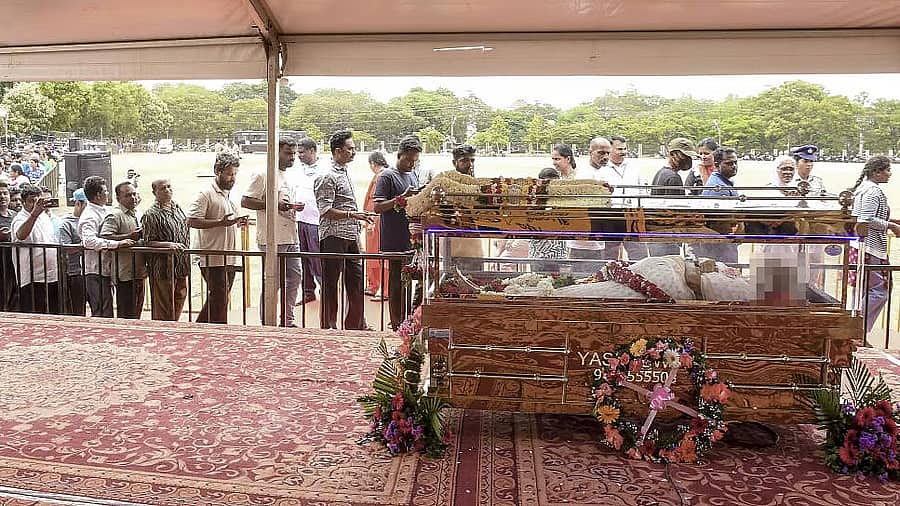 17 ಭಾಷೆಗಳಲ್ಲಿ ಹಾಡಿದರೂ ಕನ್ನಡದ ನೆಲದಲ್ಲೇ ಮಣ್ಣಾದ ಗಾನಕೋಗಿಲೆ: ತೆಲುಗು ಬ್ರಾಹ್ಮಣ ಸಂಪ್ರದಾಯದಂತೆ ಎಸ್.ಜಾನಕಿ ಅಂತ್ಯಕ್ರಿಯೆ!