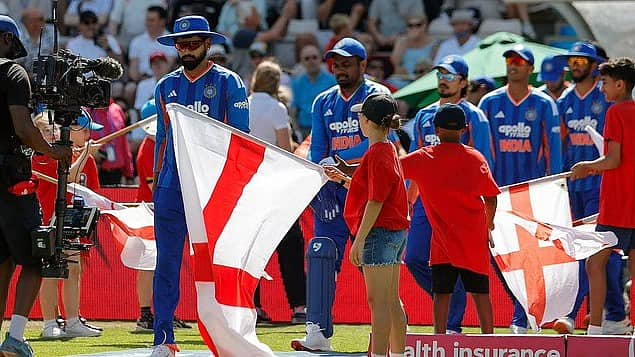 England: ಟ್ರಾಫಿಕ್ ಜಾಮ್ ನಲ್ಲಿ ಸಿಲುಕಿದ ಟೀಂ ಇಂಡಿಯಾ, 45 ನಿಮಿಷ ಕಾಲ ಪಂದ್ಯ ಮುಂದೂಡಿಕೆ!