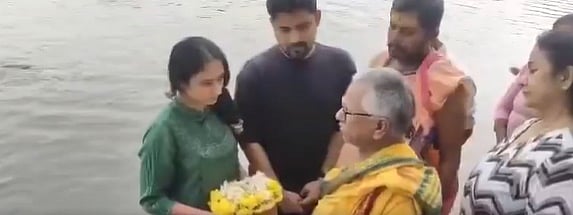 ಕಾವೇರಿ ನದಿಯಲ್ಲಿ 'ಗಾನಕೋಗಿಲೆ' ಎಸ್ ಜಾನಕಿ ಅಸ್ಥಿ ವಿಸರ್ಜನೆ; Video