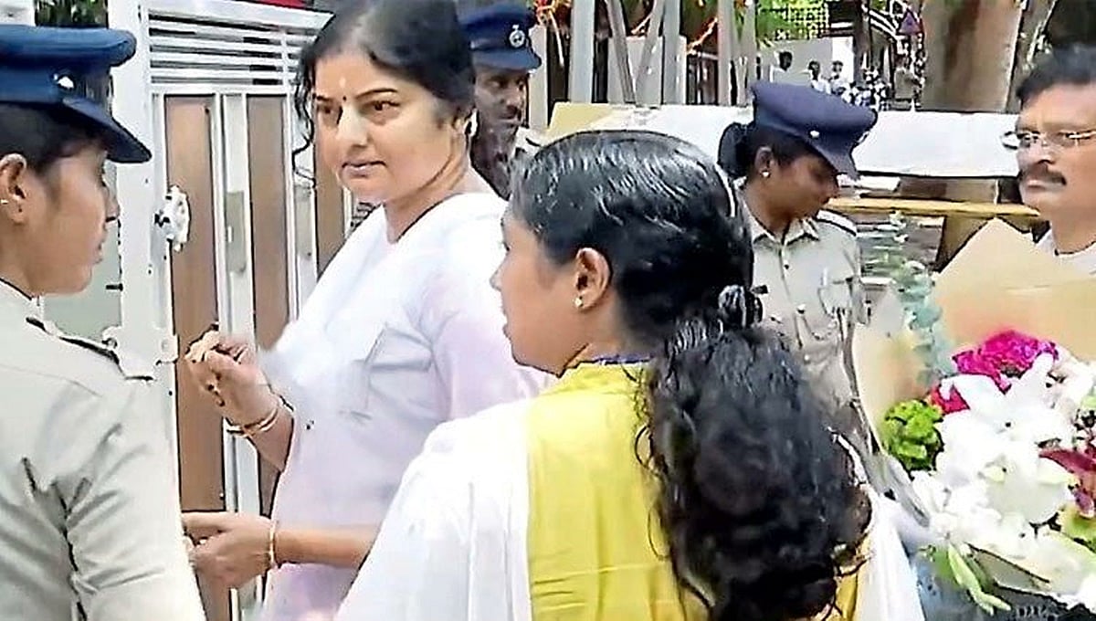 ಸಿಎಂ ಭೇಟಿಗೆ ಆಗಮಿಸಿದ ಪ್ರೇಮಾ: ಗೇಟಿನಲ್ಲೇ ತಡೆದ ಭದ್ರತಾ ಸಿಬ್ಬಂದಿ, ನಿರಾಸೆಯಿಂದ ವಾಪಸ್ ತೆರಳಿದ ನಟಿ!