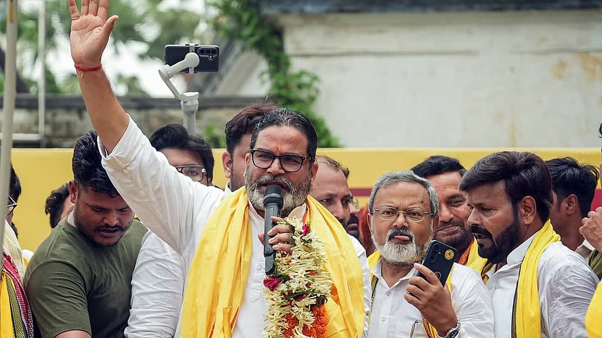 ಪ್ರಶಾಂತ್ ಕಿಶೋರ್ ನಾಮಪತ್ರ ಸಲ್ಲಿಕೆ: ಚುನಾವಣಾ ಚಾಣಕ್ಯ 198 ಕೋಟಿ ರೂ ಆಸ್ತಿ ಒಡೆಯ!