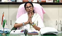 TMC ಹೆಸರು, ಚಿಹ್ನೆ ಮುಟ್ಟುಗೋಲು: ಚುನಾವಣಾ ಆಯೋಗ ಆದೇಶಕ್ಕೆ ಆಕ್ರೋಶ; 'ಪ್ರತಿಭಟನೆಯೊಂದಿಗೆ' ಹೊಸ ಹೆಸರು, ಚಿಹ್ನೆ ಸಲ್ಲಿಸಿದ ಮಮತಾ ಬ್ಯಾನರ್ಜಿ!