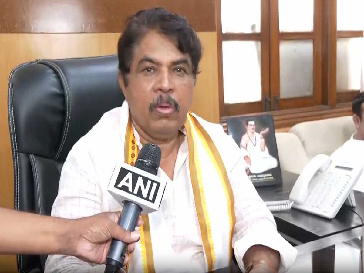 'ನ್ಯಾಯ ಎಲ್ಲಿದೆ?': RCB ವಿಜಯೋತ್ಸವದ ವೇಳೆ ಕಾಲ್ತುಳಿತ ಪ್ರಕರಣದಲ್ಲಿ ಐಪಿಎಸ್ ಅಧಿಕಾರಿಗಳಿಗೆ ಕ್ಲೀನ್ ಚಿಟ್; ಆರ್ ಅಶೋಕ ಟೀಕೆ