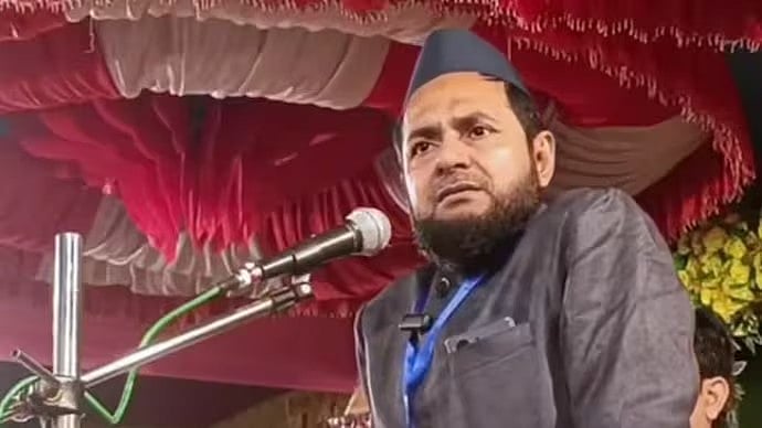 'ಶ್ರೀಕೃಷ್ಣ ದಿನಕ್ಕೆ ಐದು ಬಾರಿ ನಮಾಜ್ ಮಾಡುತ್ತಿದ್ದ': ಮುಸ್ಲಿಂ ಮೌಲ್ವಿಯ ನಾಲಿಗೆ ಕತ್ತರಿಸುವವರಿಗೆ 10 ಲಕ್ಷ ರೂ ಬಹುಮಾನ ಘೋಷಿಸಿದ ಅಯೋಧ್ಯೆ ಸ್ವಾಮೀಜಿ!