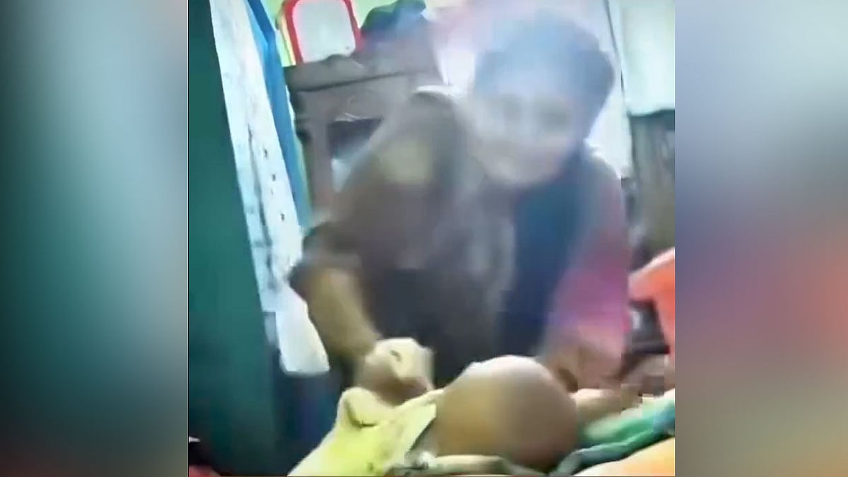 Shocking: ಕೌಟುಂಬಿಕ ಕಲಹ, ಸೇಡಿಗೆ 3 ತಿಂಗಳ ಕಂದಮ್ಮನ ಕಾಲು ಮುರಿದ ಅತ್ತೆ, ಭಯಾನಕ ಕೌರ್ಯ ಕ್ಯಾಮೆರಾದಲ್ಲಿ ಸೆರೆ! Video