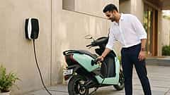 ರಾತ್ರಿ ಇಡೀ E-ಸ್ಕೂಟರ್ Charge ಮಾಡೋದು ಎಷ್ಟು ಡೇಂಜರ್ ಗೊತ್ತಾ? ಡ್ರೈವ್ ಮಾಡಿದ ಇಷ್ಟು ಟೈಮ್ ಆದ್ಮೇಲೆ ಚಾರ್ಜ್ ಮಾಡಿ!