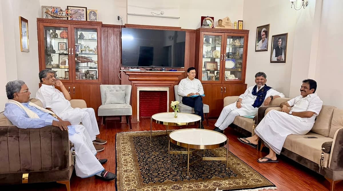 ಸಂಪುಟ ವಿಸ್ತರಣೆ ಕ್ಲೈಮ್ಯಾಕ್ಸ್ ಹಂತಕ್ಕೆ: ನೂತನ ಸಚಿವರ ಪರಿಷ್ಕೃತ ಪಟ್ಟಿ ಹೈಕಮಾಂಡ್ ಬಳಿ; ಸಿಎಂ-ಮಾಜಿ ಸಿಎಂ ಬೆಂಗಳೂರಿಗೆ ವಾಪಸ್? Video