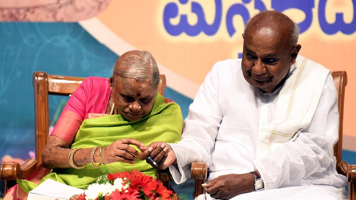 ನೀನು ಹೋಗು ಹಿಂದೆ ನಾನು ಬರ್ತೀನಿ ಅಂದಿದ್ರು ಅಪ್ಪ; ದೇವೇಗೌಡರ ಕಣ್ಣ ಮುಂದೆಯೇ ಅಮ್ಮನ ಪ್ರಾಣ ಹೋಯಿತು: ಅನಸೂಯ ಮಂಜುನಾಥ್