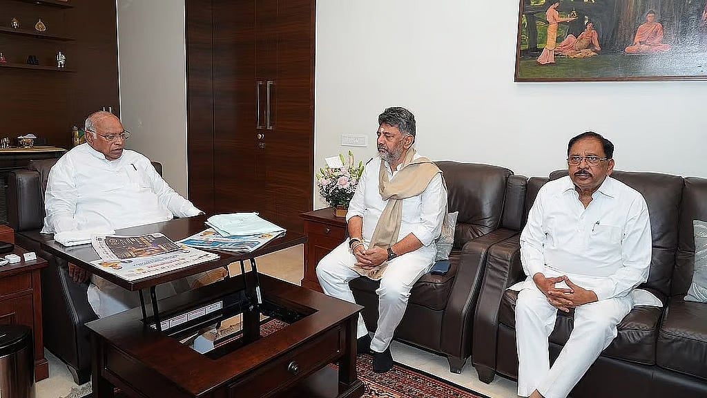 'ಕೈ' ಕಮಾಂಡ್ ಅಂಗಳದಲ್ಲಿ ಸಚಿವಾಕಾಂಕ್ಷಿಗಳ ಪಟ್ಟಿ; ಹೊಸ ಮುಖಗಳಿಗೆ ಚಾನ್ಸ್; ಬುಧವಾರವೇ ನೂತನ ಸಚಿವರ ಪ್ರಮಾಣವಚನ ಸಾಧ್ಯತೆ..!