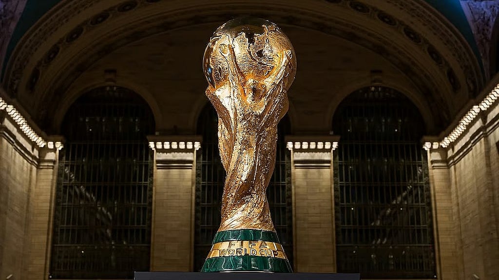 FIFA World Cup trophy: 18 ಕ್ಯಾರೆಟ್ ಚಿನ್ನದ ಟ್ರೋಫಿಯ ಬೆಲೆ ಎಷ್ಟು? ಇದನ್ನು ವಿನ್ಯಾಸಗೊಳಿಸಿದ್ದು ಯಾರು?