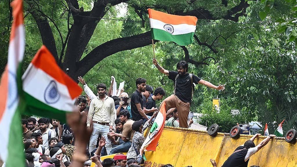 ಸಂಸತ್ ಚಲೋ ಪ್ರತಿಭಟನೆ ಹಿಂಸಾಚಾರ: ಅಪರಿಚಿತರ ವಿರುದ್ಧ FIR ದಾಖಲು; ಆರೋಪಿಗಳಿಗಾಗಿ ತೀವ್ರ ಶೋಧ..!