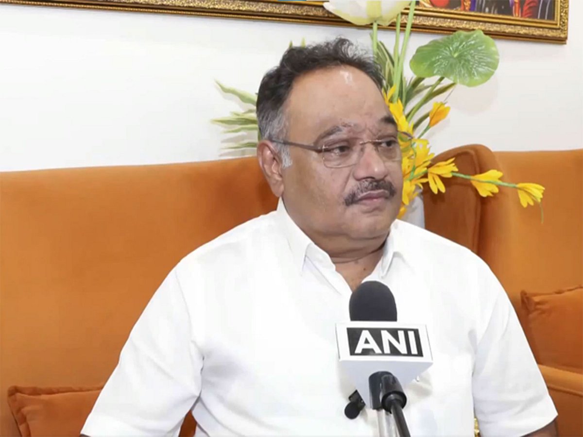 'ನಾವೇನು ತಿನ್ನಬೇಕು-ಬೇಡ ಎಂದು ಹೇಳುವ ಹಕ್ಕಿಲ್ಲ': ದುರ್ಗಾ ಪೂಜೆ ವೇಳೆ ಮಾಂಸಾಹಾರ ತ್ಯಜಿಸುವ ಕರೆಗೆ ಬಂಗಾಳ ಬಿಜೆಪಿ ಮುಖ್ಯಸ್ಥ!