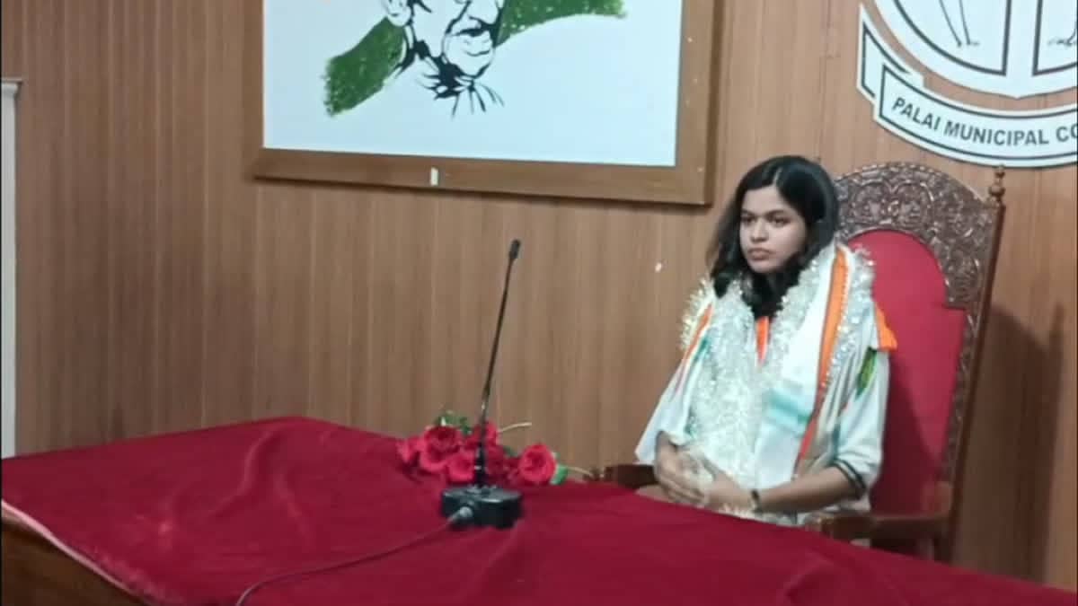 ಕೇರಳದಲ್ಲಿ ರಾಜಕೀಯ ಹೈಡ್ರಾಮಾ: ಅವಿಶ್ವಾಸ ನಿರ್ಣಯ; ಅಧಿಕಾರ ಕಳೆದುಕೊಂಡ ದೇಶದ ಕಿರಿಯ ಪೌರಸಭಾಧ್ಯಕ್ಷೆ!