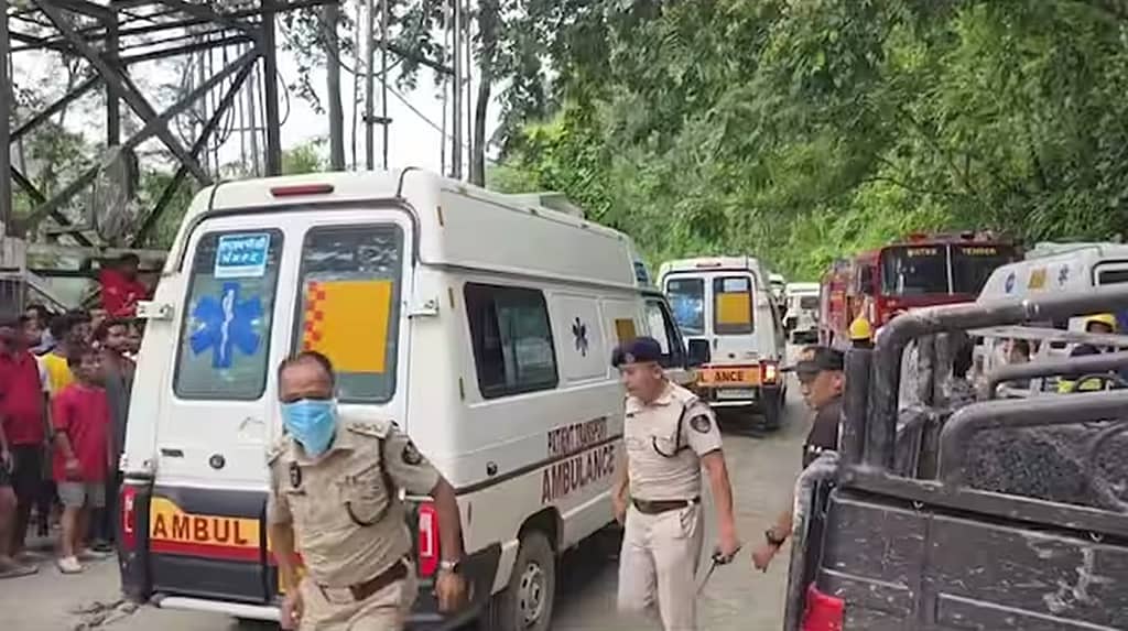 ಸಿಕ್ಕಿಂ: ಸುರಂಗದಲ್ಲಿ ಸ್ಫೋಟ-ಭೂಕುಸಿತ; 10 ಕಾರ್ಮಿಕರ ಸಾವು, 27 ಮಂದಿಗಾಗಿ ರಕ್ಷಣಾ ಕಾರ್ಯಾಚರಣೆ ತೀವ್ರ!