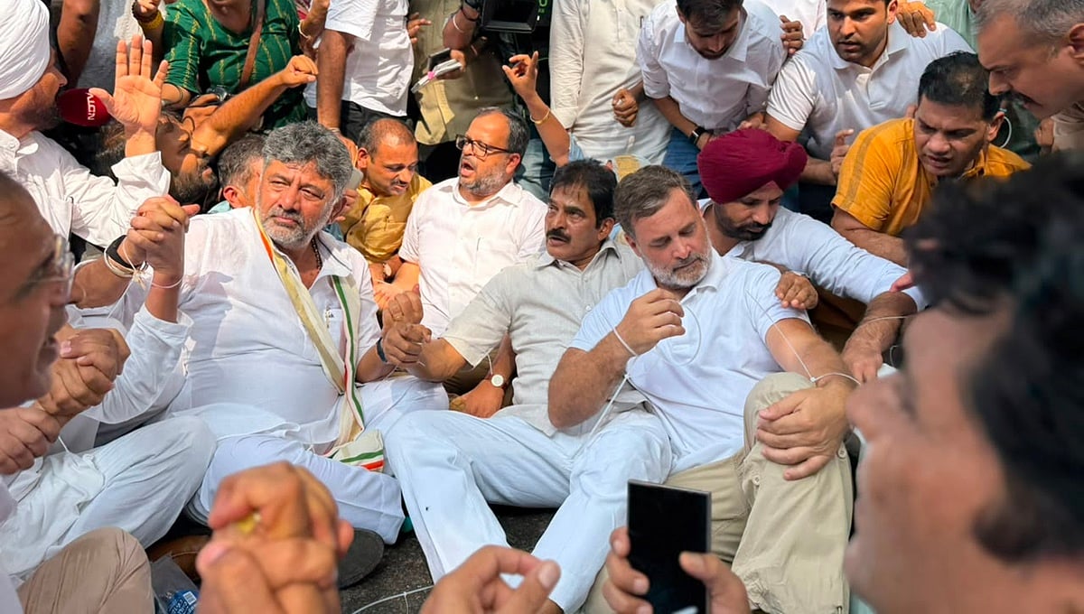 ಸಂಪುಟ ವಿಸ್ತರಣೆ ಸರ್ಕಸ್: ಪಟ್ಟಿ ಫೈನಲ್ ಮಾಡಲು ಹೋಗಿ ಪ್ರತಿಭಟನೆಯಲ್ಲಿ ತಗ್ಲಾಕೊಂಡ CM; ಲಿಂಗಾಯತ-ST ಗೆ DCM ಹುದ್ದೆ ನೀಡಲು ಡಿಕೆಶಿ ಒಲವು!
