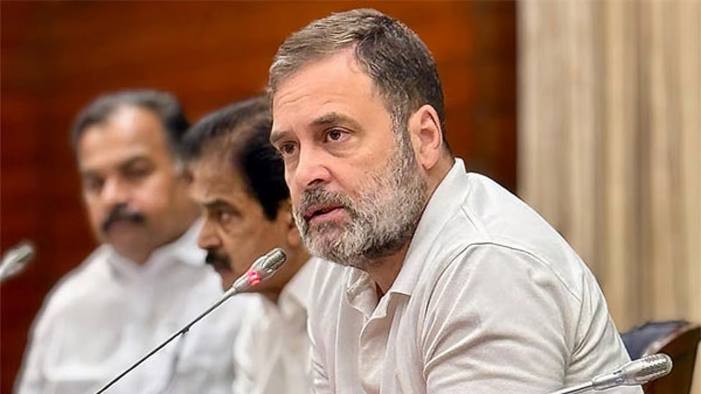"ಜಂತರ್ ಮಂತರ್ನಿಂದ ದೂರವಿರಿ": ವಿದ್ಯಾರ್ಥಿಗಳಿಗೆ Delhi University ಸೂಚನೆ; ಬೆದರಿಕೆ ಹಾಕಲು ನಿಮಗೆಷ್ಟು ಧೈರ್ಯ? ರಾಹುಲ್ ಗಾಂಧಿ ಆಕ್ರೋಶ..!