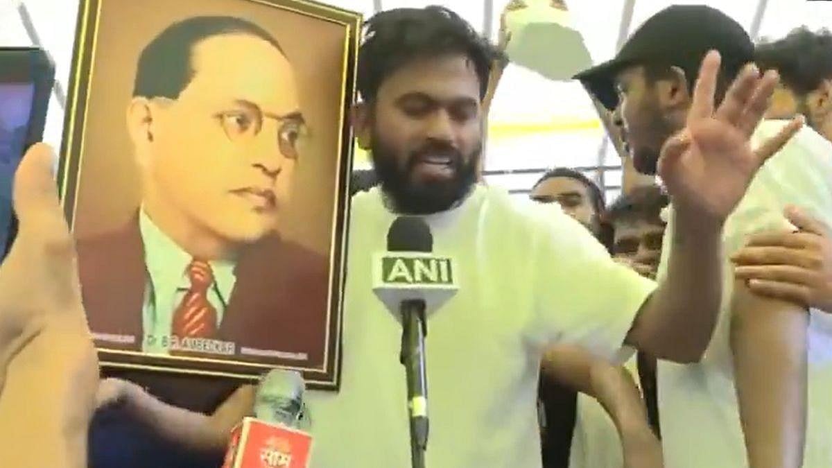 ಪ್ರಧಾನ್ ರಾಜೀನಾಮೆ ನಂತರ ಜಂತರ್ ಮಂತರ್ ನಲ್ಲಿ ಕಲ್ಲು ತೂರಾಟ