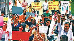 ಬೆಂಗಳೂರು: NEET Paper Leak ಪ್ರತಿಭಟನೆ ವೇಳೆ ಹೈಡ್ರಾಮಾ; 2020ರ ಗಲಭೆ ಪ್ರಕರಣದ ಆರೋಪಿ ಉಮರ್ ಖಾಲಿದ್‌ ಪರ ಪೋಸ್ಟರ್ ಪ್ರದರ್ಶನ..!