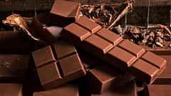 ಪ್ರತಿದಿನ Dark Chocolate ತಿಂದರೆ ಏನಾಗುತ್ತೆ? ಇಲ್ಲಿದೆ ಡೈಲಿ 1-2 ಪೀಸ್ ಡಾರ್ಕ್ ಚಾಕೊಲೇಟ್ ತಿಂದ್ರೆ ಸಿಗೋ ಆರೋಗ್ಯ ಲಾಭಗಳು!