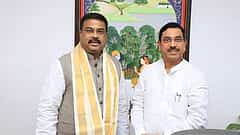 ಶಿಕ್ಷಣ ಸಚಿವಾಲಯದ ಚುಕ್ಕಾಣಿ ಹಿಡಿದ ಪ್ರಹ್ಲಾದ್ ಜೋಶಿ: ಕರ್ತವ್ಯ ಪ್ರಜ್ಞೆ-ನಮ್ರತೆಯಿಂದ ಹೊಸ ಜವಾಬ್ದಾರಿ ಸ್ವೀಕರಿಸುವೆ ಎಂದ ಸಚಿವ