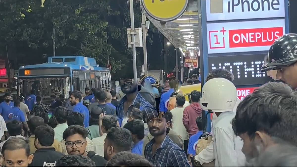 ರಾಜ್ಕುಮಾರ್ ರಸ್ತೆಯಲ್ಲಿ ಹೈಡ್ರಾಮಾ; ಮೊಬೈಲ್ ಅಂಗಡಿ ಸಿಬ್ಬಂದಿಗಳ ನಡುವೆ ಮಾರಾಮಾರಿ, 17 ಮಂದಿ ವಿರುದ್ಧ ಪ್ರಕರಣ, Video