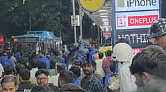 ರಾಜ್ಕುಮಾರ್ ರಸ್ತೆಯಲ್ಲಿ ಹೈಡ್ರಾಮಾ; ಮೊಬೈಲ್ ಅಂಗಡಿ ಸಿಬ್ಬಂದಿಗಳ ನಡುವೆ ಮಾರಾಮಾರಿ, 17 ಮಂದಿ ವಿರುದ್ಧ ಪ್ರಕರಣ, Video