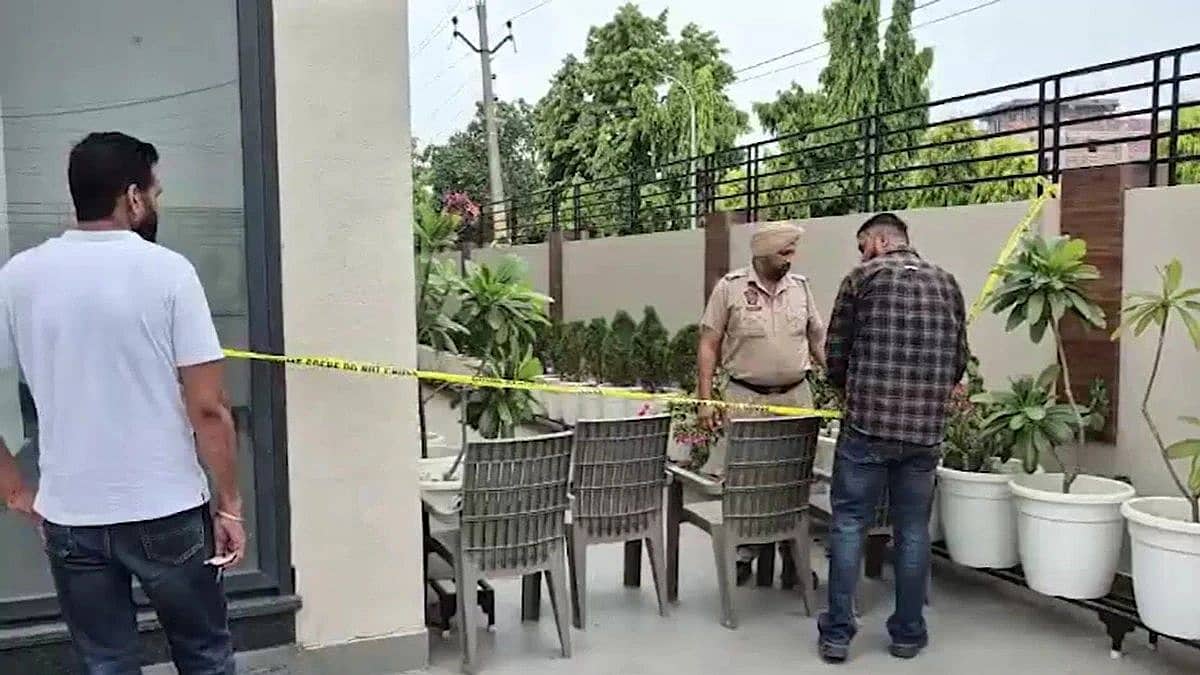 BJP ಕಚೇರಿಯಲ್ಲಿ ಸ್ಫೋಟ; ಪಂಜಾಬ್ನ ಬಿಜೆಪಿ ಕಚೇರಿ ಮೇಲೆ ದುಷ್ಕರ್ಮಿಗಳಿಂದ ಪೆಟ್ರೋಲ್ ಬಾಂಬ್ ದಾಳಿ