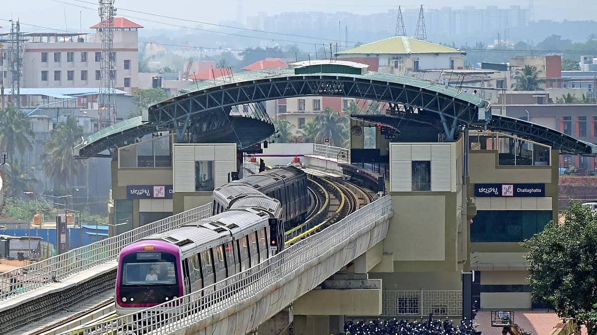 ನಮ್ಮ ಮೆಟ್ರೋ ದರ ವಿವಾದ ತಾರಕಕ್ಕೆ: BMRCL ಲೆಕ್ಕಾಚಾರಕ್ಕೆ ಪ್ರಯಾಣಿಕರ ಅಸಮಾಧಾನ; ಶುಲ್ಕ ಪರಿಷ್ಕರಣೆಗೆ ಒತ್ತಾಯ