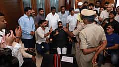 ದ್ವೇಷ ಭಾಷಣ: CT Ravi ಮನೆ ಮುಂದೆ ಹೈಡ್ರಾಮಾ; ನೋಟಿಸ್ ಸ್ವೀಕರಿಸಲು ನಕಾರ, ಪೊಲೀಸರ ವಿರುದ್ಧ ಕಾರ್ಯಕರ್ತರ ಆಕ್ರೋಶ!