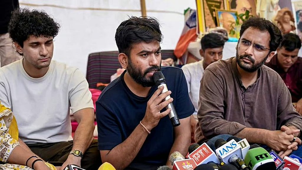 ಸುಪ್ರೀಂನ ಮಧ್ಯಂತರ ಆದೇಶ ವಿದ್ಯಾರ್ಥಿಗಳ ವಿರುದ್ಧ ದುರ್ಬಳಕೆಯಾಗುವ ಸಾಧ್ಯತೆ: 'ಕಿರುಕುಳ' ಮುಂದುವರಿದರೆ ಸರಿ ಇರಲ್ಲ- ದೀಪ್ಕೆ ವಾರ್ನಿಂಗ್!