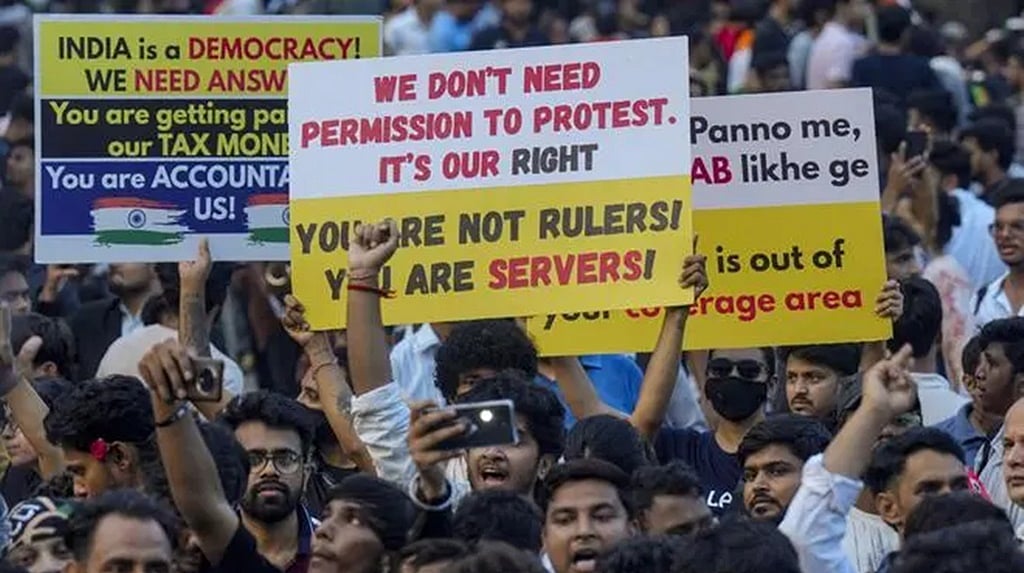 NEET ಪ್ರತಿಭಟನೆ: 18 ವರ್ಷದೊಳಗಿನ ವಿದ್ಯಾರ್ಥಿಗಳ ಬಿಡುಗಡೆಗೆ ಸುಪ್ರೀಂ ಕೋರ್ಟ್ ಆದೇಶ; ಸಾಕ್ಷ್ಯ ಸಂರಕ್ಷಣೆಗೆ ಸೂಚನೆ..!