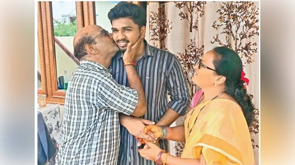 ಕಾಕಿನಾಡ ಯುವಕನಿಗೆ ₹1 ಕೋಟಿ ಸಂಬಳದ AI ಉದ್ಯೋಗ: ವಿಶೇಷಚೇತನ ಟೇಲರ್ ಪುತ್ರನಿಗೆ ಬಂಪರ್ ಆಫರ್!