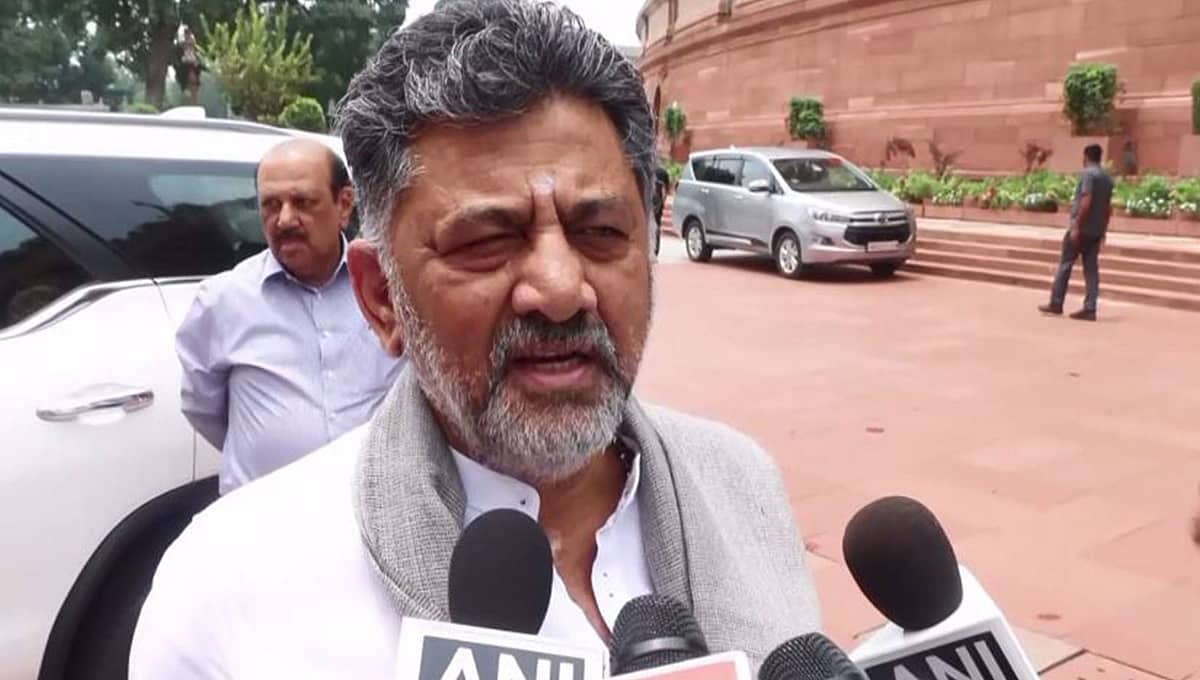'ಅತ್ಯಾಚಾರಿಗಳ ರಕ್ಷಕ': ಬಿಲ್ಕಿಸ್ ಬಾನೋ ಪ್ರಕರಣ ಉಲ್ಲೇಖಿಸಿ ಜೋಶಿ ವಿರುದ್ಧ ಪ್ರಿಯಾಂಕಾ ವಾಗ್ದಾಳಿ; ವಾದ್ರಾ ಹೇಳಿಕೆ ಸಮರ್ಥಿಸಿಕೊಂಡ CM