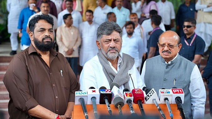 ಕಾವೇರಿ ಜಲಾನಯನ ಪ್ರದೇಶದ ಪರಿಸ್ಥಿತಿ ಅರಿಯಲು ಸಿಎಂ ವಿಜಯ್ ಗೆ ಹೆಲಿಕಾಪ್ಟರ್ ವ್ಯವಸ್ಥೆ- ಸಿಎಂ ಡಿ.ಕೆ ಶಿವಕುಮಾರ್!